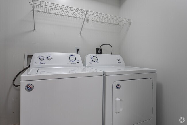 1HAB, 1BA - 838 ft² - Edgewood Park Apartments