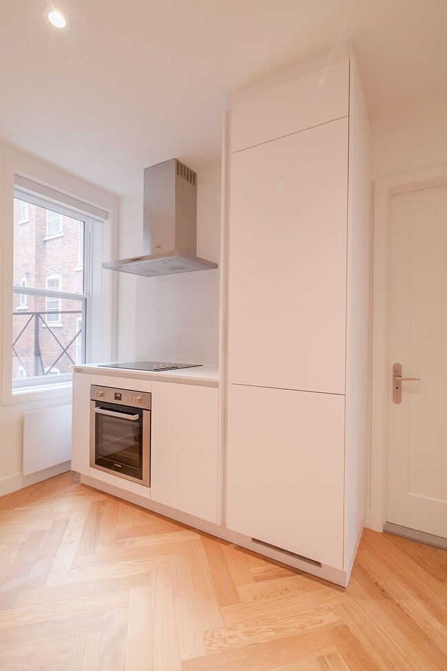 Building Photo - 590 Av. Outremont