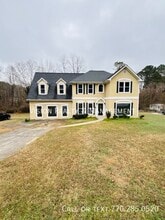 Building Photo - 2821 Briarvale Ct SE