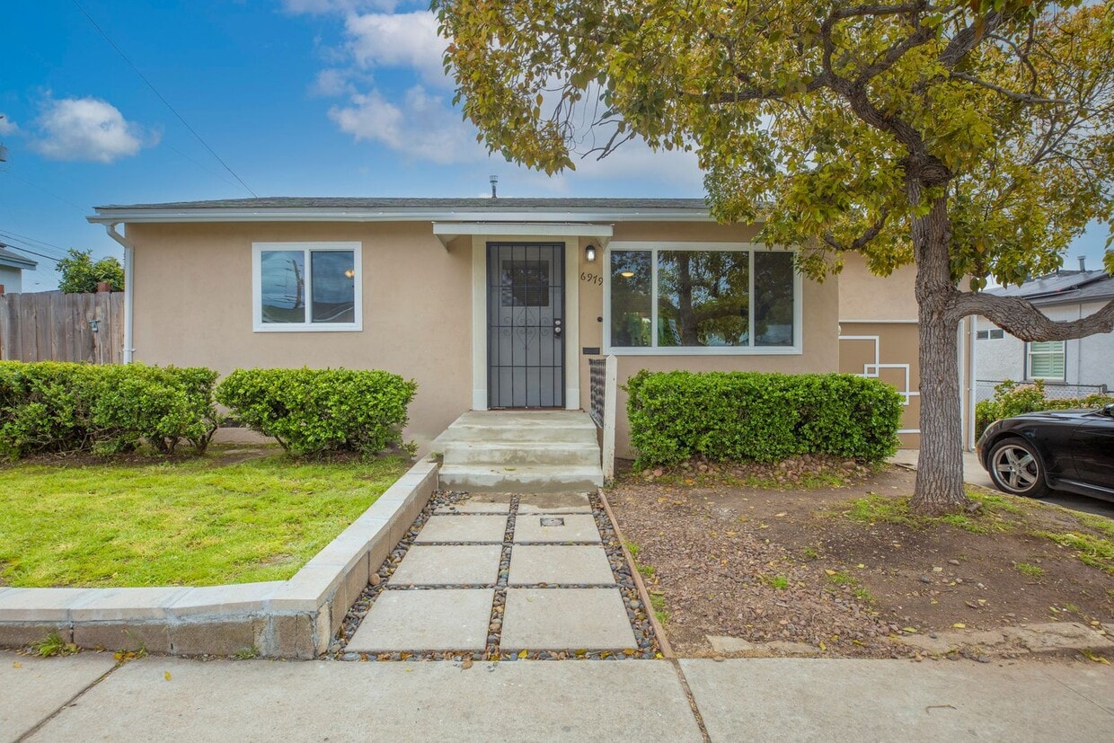 Primary Photo - Stylish La Mesa 2-Bed with Huge Private Ya...