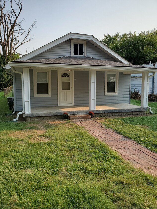 Primary Photo - 1113 E Sumner Ave