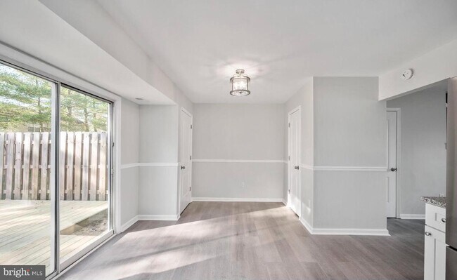 Building Photo - 5132 Cottonwood Ct
