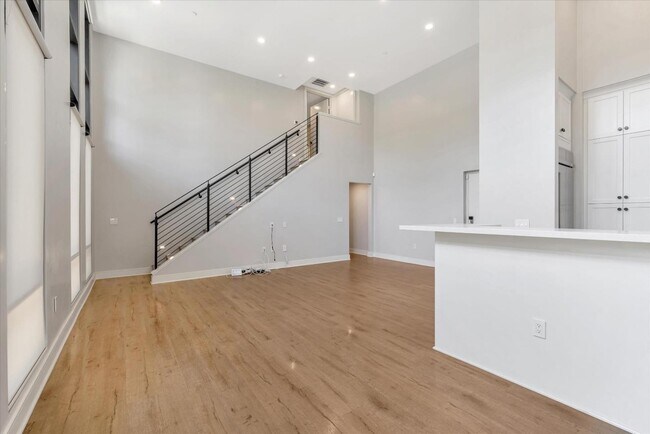 Building Photo - 6030 S Seabluff Dr