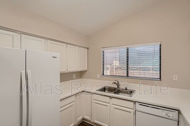 Building Photo - 171 Emden Dr