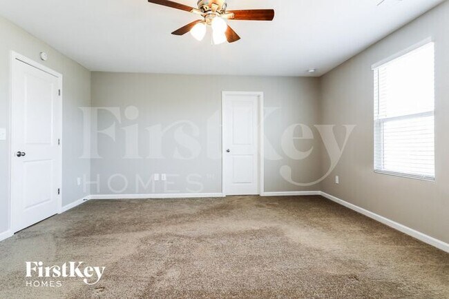 Building Photo - 2168 Hudson Dr