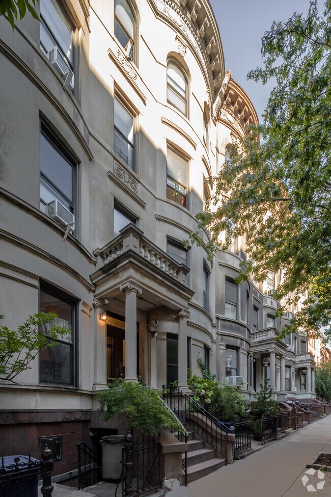 Building Photo - 465 4th St