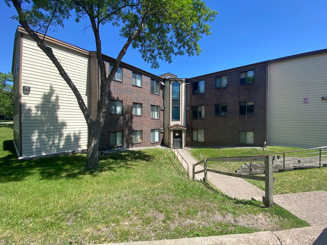 800 11th St S Unit 201, Saint Cloud, MN 56301 Apartments in Saint