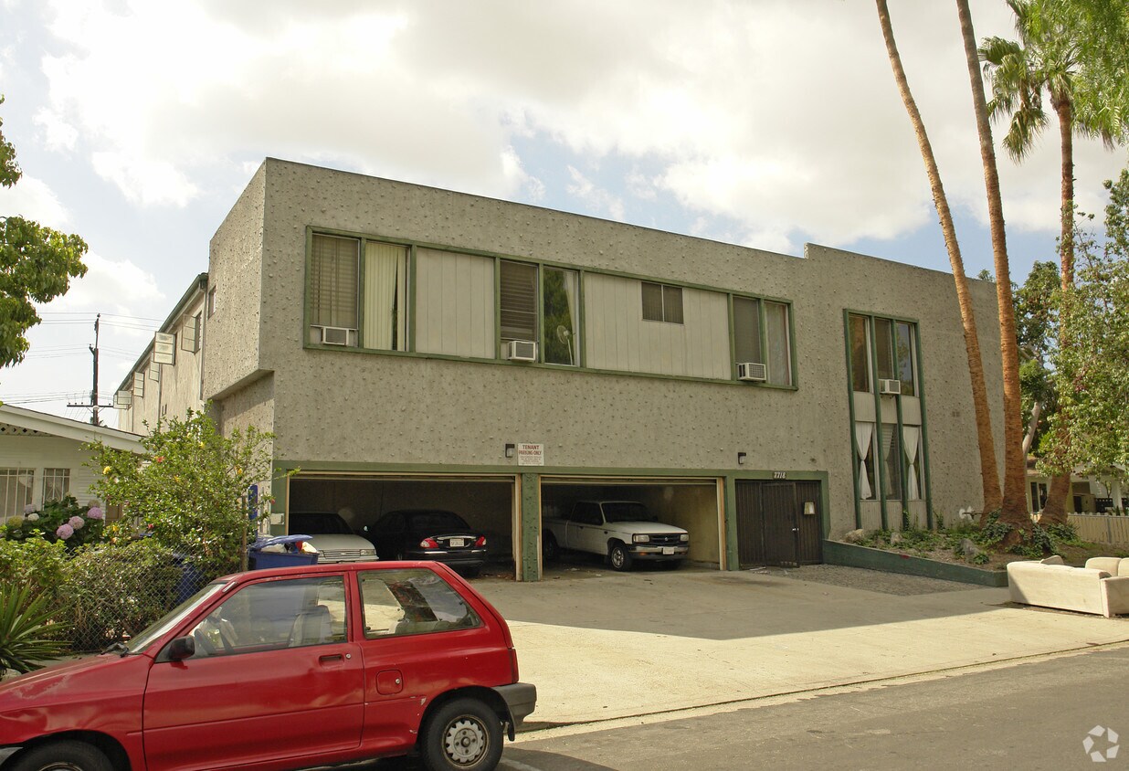 Foto del edificio - 7718 Norton Ave