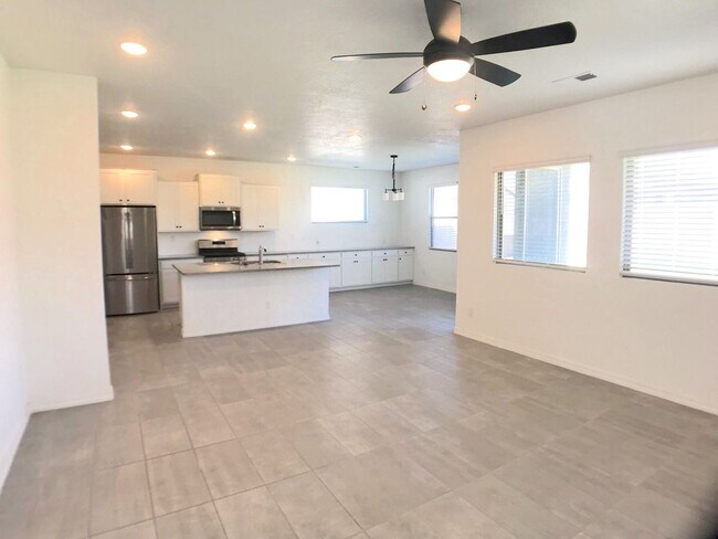 Foto del edificio - Gorgeous, Newer 3 bedroom in Los Lunas! Open Layout!