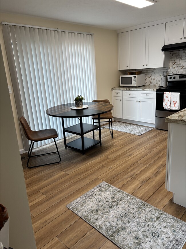 Building Photo - 10251 Spinnaker Run