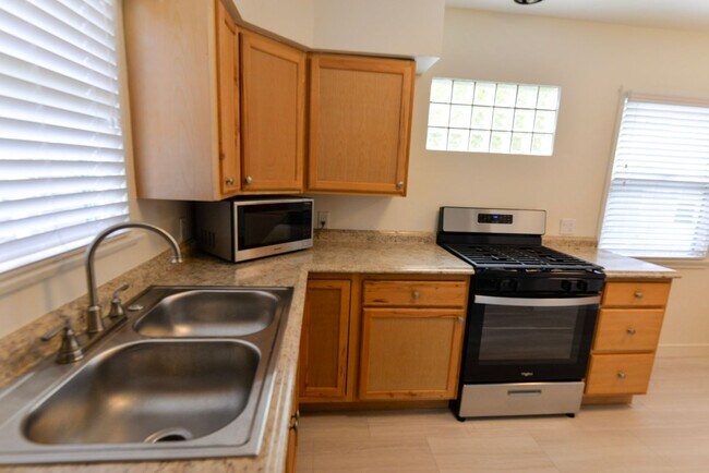 Foto del edificio - Single Family Home-Prime Location! Washer/...