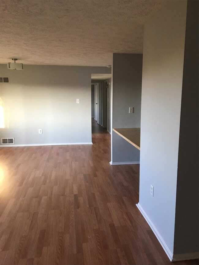 Building Photo - 750 Heather Ridge Dr