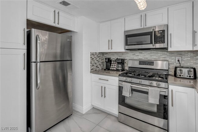 Building Photo - 1453 Santa Anita Dr
