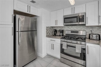 Building Photo - 1453 Santa Anita Dr