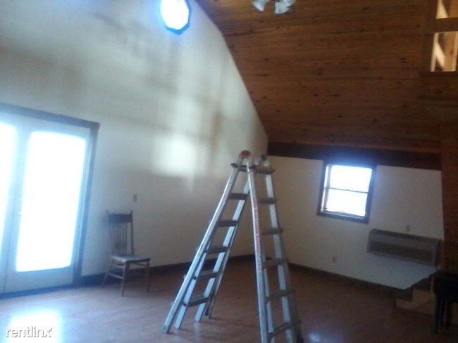 Building Photo - 2 br, 1 bath House - 1909 Garey Road