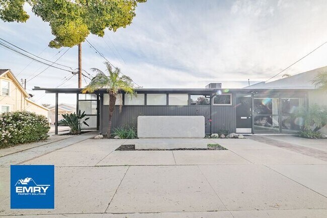 Foto del edificio - COMMERCIAL ONLY Gorgeous Spacious Great Lo...