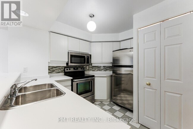 Photo du bâtiment - 801 King St W