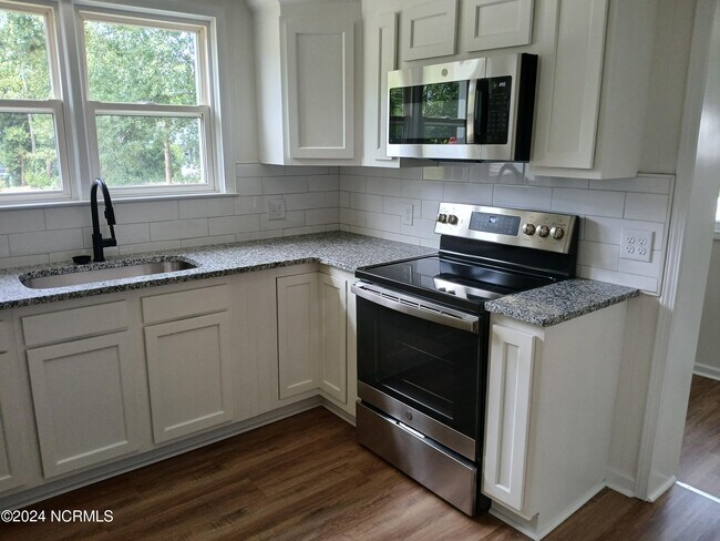 Building Photo - 807 S 12th St