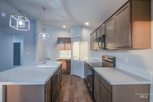 Building Photo - Lovely New Nampa Home