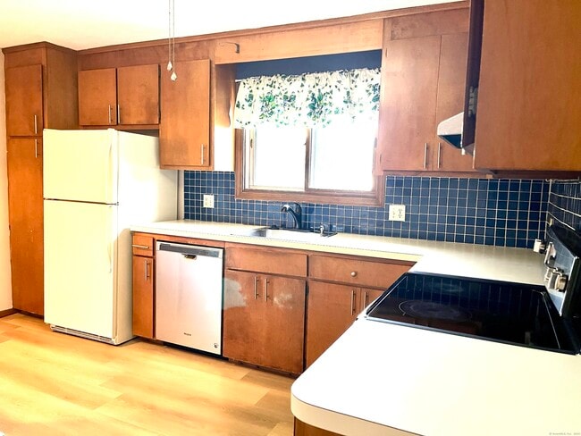 Building Photo - 1509 Summer Hill Dr