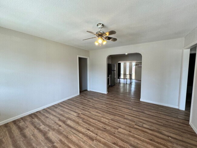 Foto del edificio - MOVE IN SPECIAL 4 Bedroom 2 bath