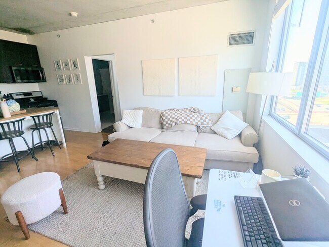 Foto del edificio - 659 W Randolph St