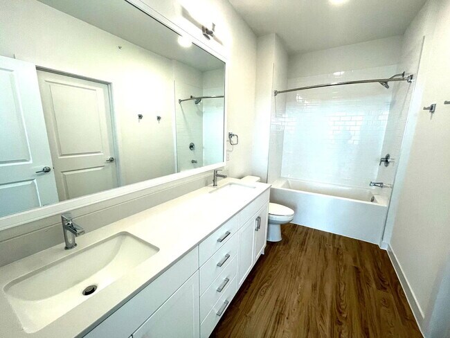 Foto del edificio - 1201 Wolf Cyn Rd