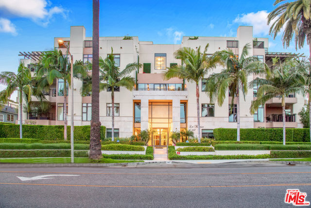 Building Photo - 447 N Doheny Dr