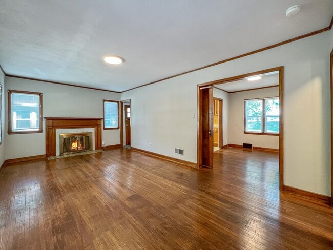 Building Photo - 2326 Storm St