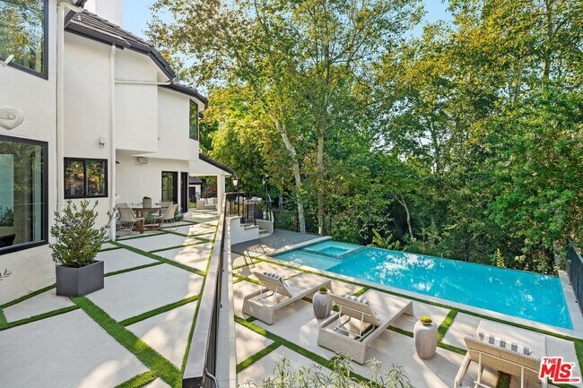 Foto del edificio - 16881 Oak View Dr