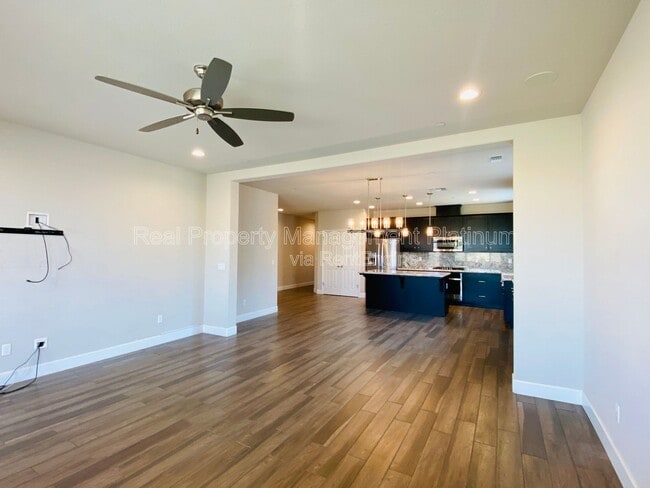 Foto del edificio - 1046 Lindsay Ln