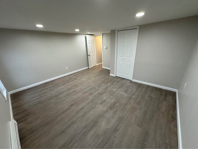 Building Photo - 216 Crane St