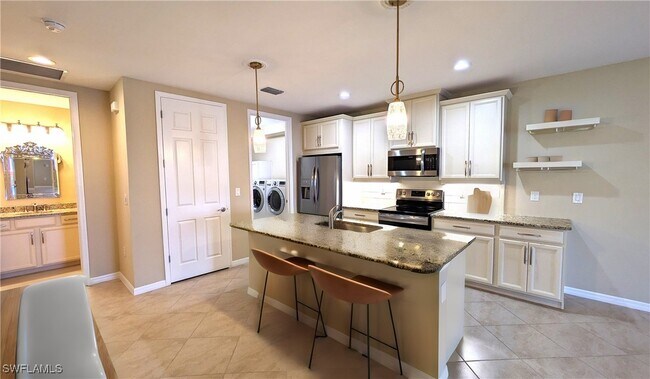 Foto del edificio - 14822 Edgewater Cir