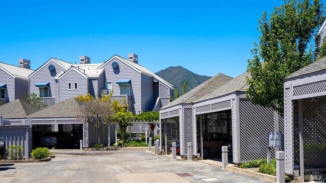 Building Photo - 100 Lucky Dr