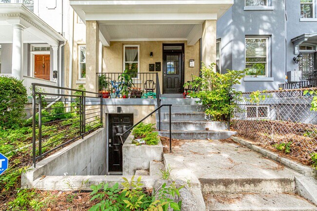 Photo - 727 Quebec Pl NW Apartment