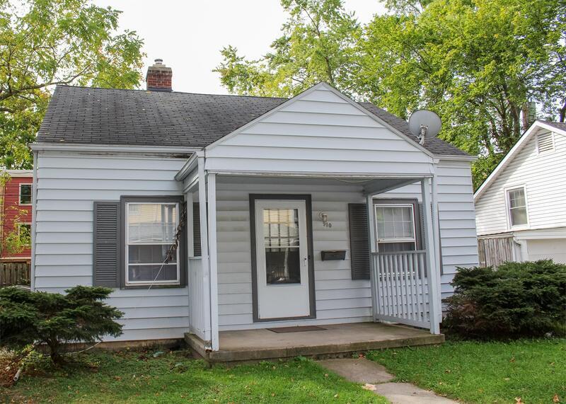 Primary Photo - 910 Sylvan Ave