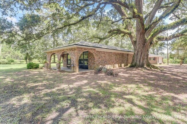 Foto del edificio - 9708 Forts Lake Rd