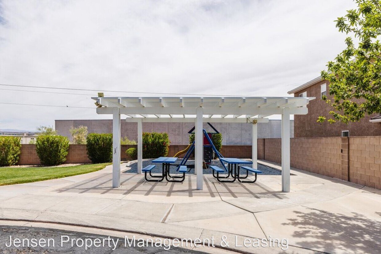 Foto del edificio - 3 br, 2 bath House - 2930 East 450 North  ...