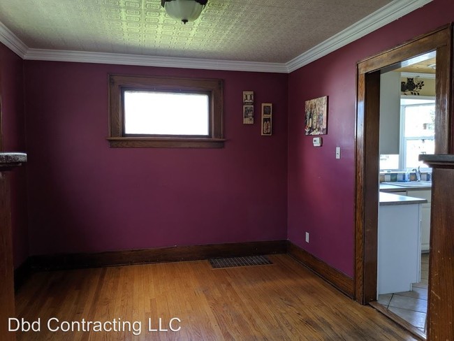 Building Photo - 3 br, 1 bath House - 1031 Shore Dr.