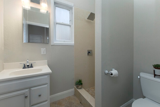 Building Photo - 117 Pixley St