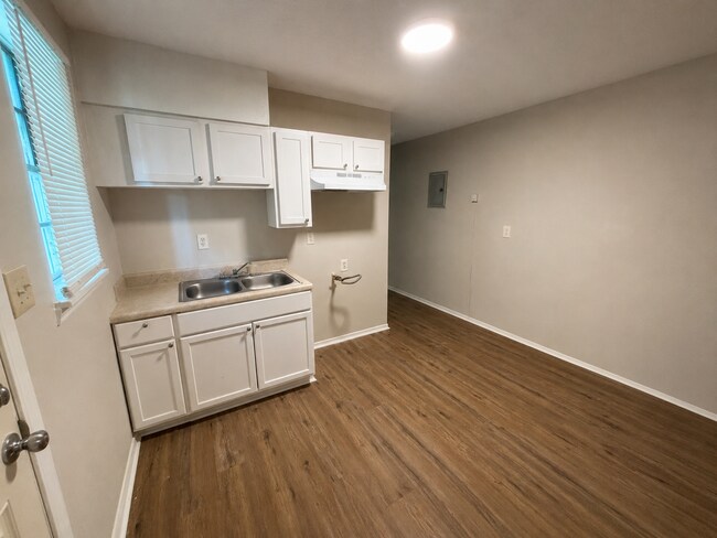 Foto del edificio - 1533 Standridge St