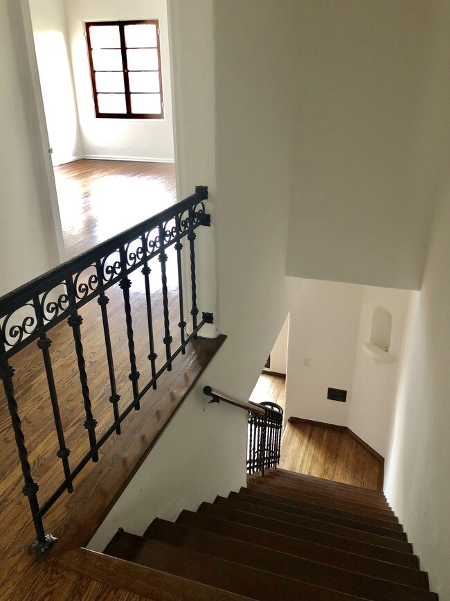 Foto del edificio - 1515 N Hayworth Ave