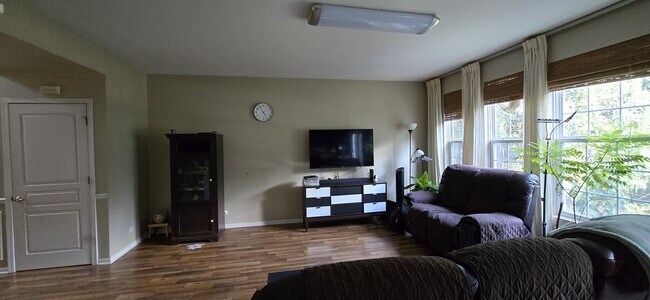 Building Photo - 2986 Peachtree Cir