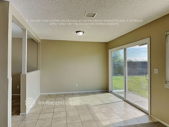 Building Photo - 2619 W Maple St