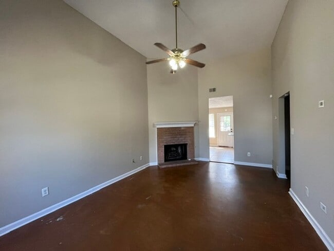 Building Photo - 7043 Foxhall Dr