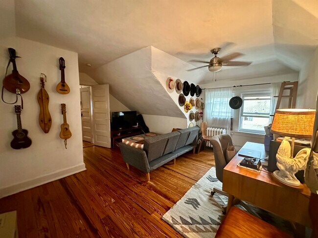 Building Photo - 47 Hudson Pl