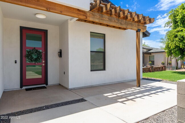 Building Photo - 1831 E Montecito Ave