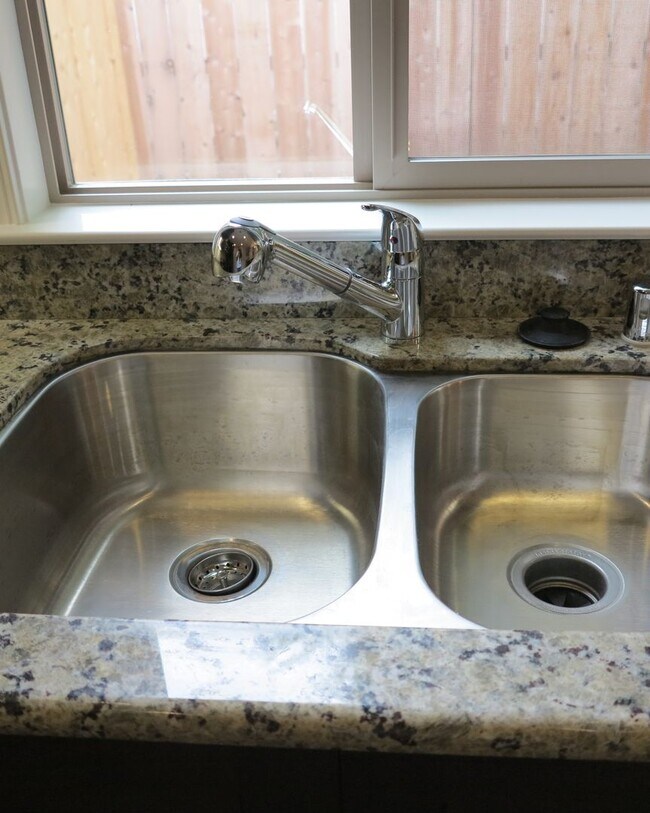 Foto del edificio - Charming 3 Bedroom & 2.5 Bathroom Available in Atascadero!