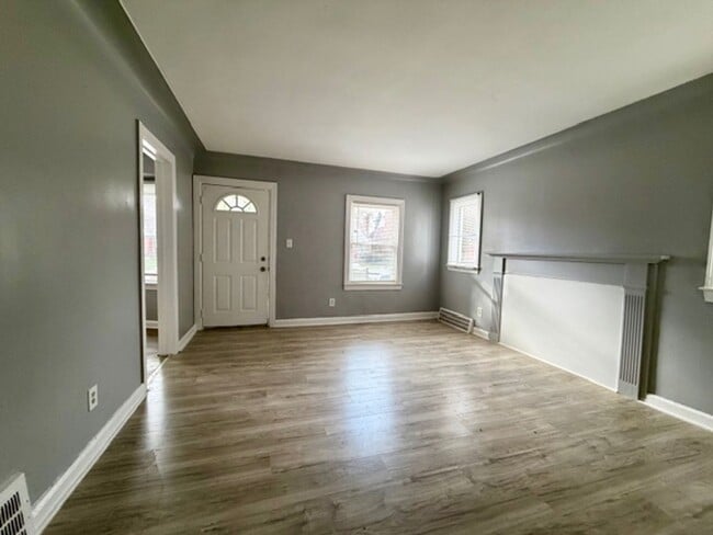 Building Photo - 3 Bedroom 1 Bath For Lease -Section 8 Ready Call 313-429-3244