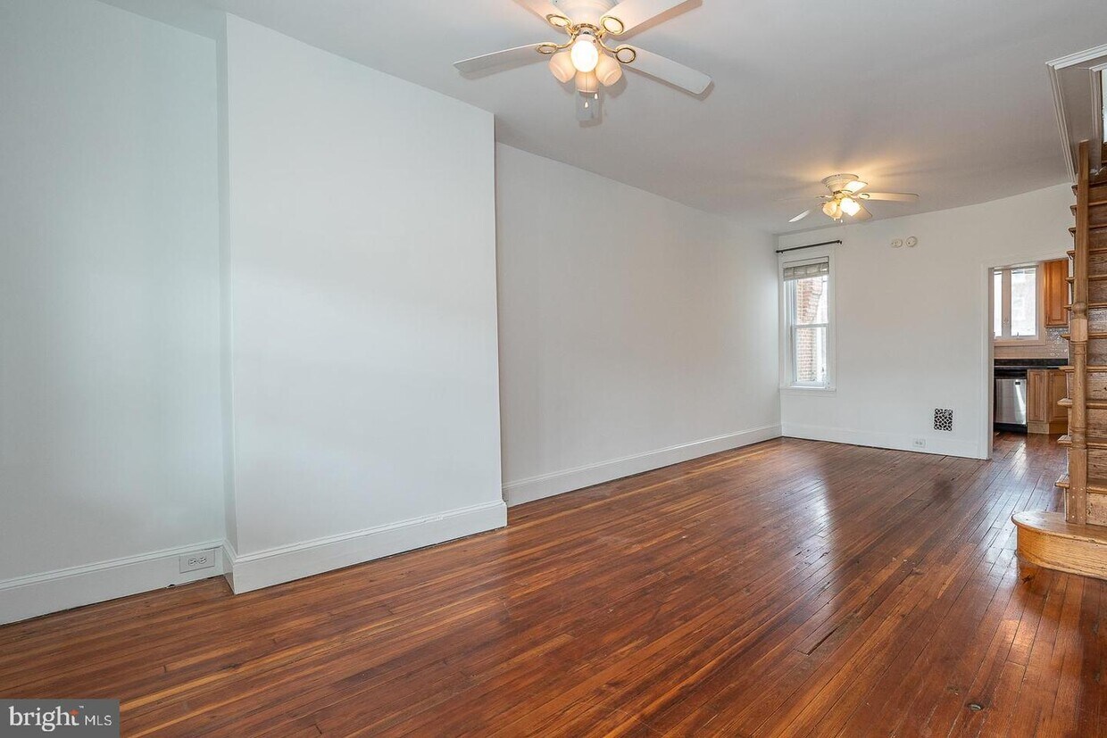 Primary Photo - 224 Pensdale St